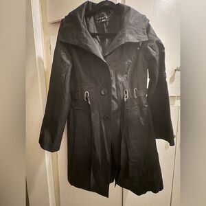 Via Spiga Black Trench Coat with Button Closure